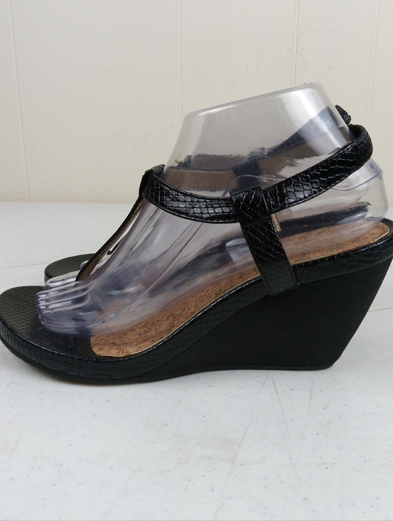 Women's Black Wedge Thong Sandals Size 8.5 Faux Leather Cork Footbed - Picture 5 of 11